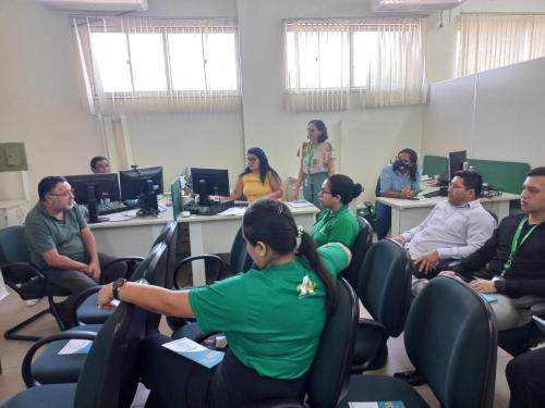 Em conversa com os colegas em Itacoatiara.